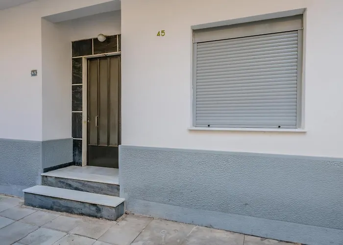 Place To Be Athens Apartment